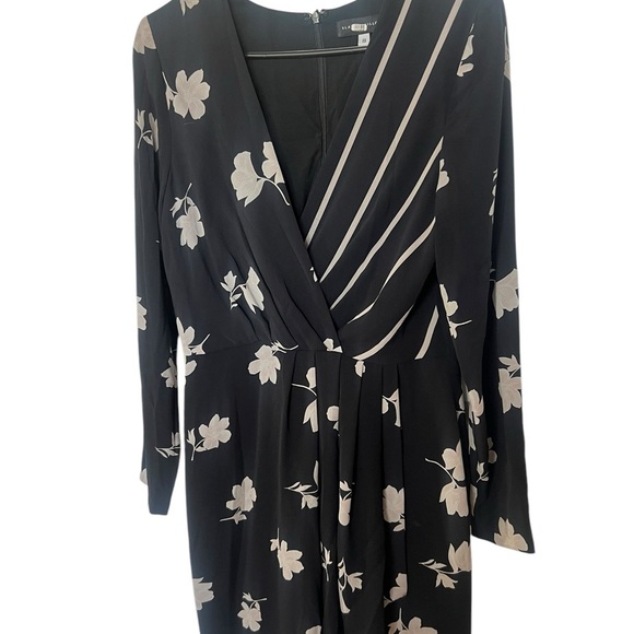 Slate & Willow Black Floral Wrap Dress - Size 8 - RTR - Excellent Condition! - Picture 6 of 11